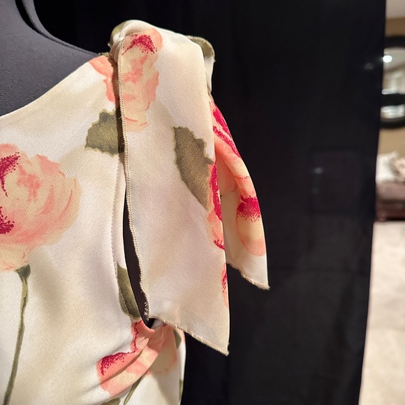 Skirt and blouse set - Picture 3 of 4